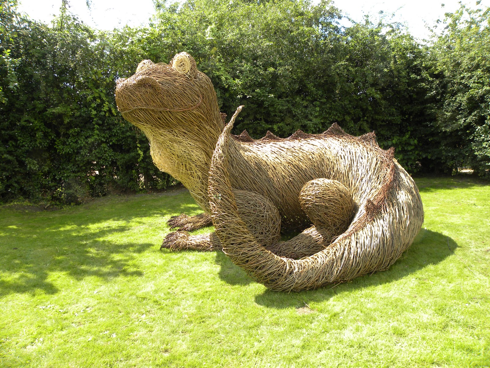 Michelle Cain: Willow sculpture for Hobbledown Epsom Surrey