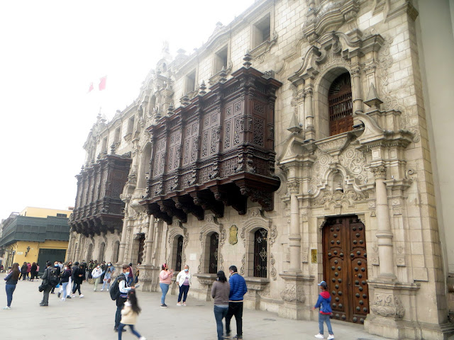 Palacio Arzobispal de Lima - vista lateral