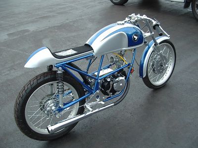 Motorcycle drag it is very classic appearance and also the motor speed is
