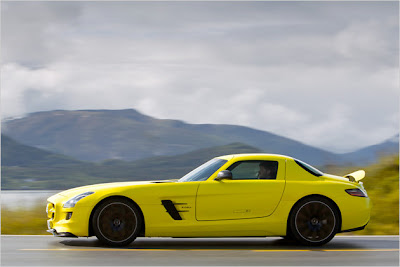 Mercedes SLS AMG electric version comes in 2013