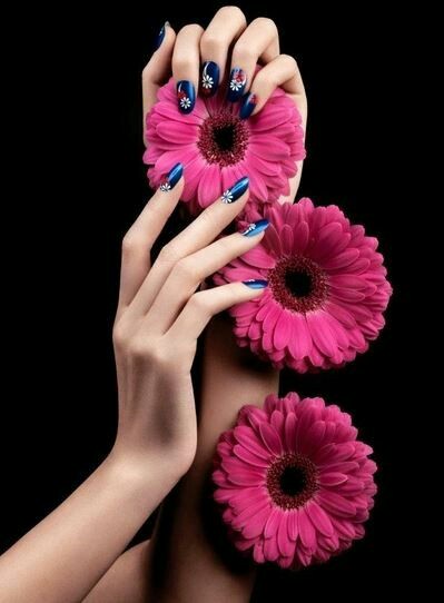 Floral nail arts