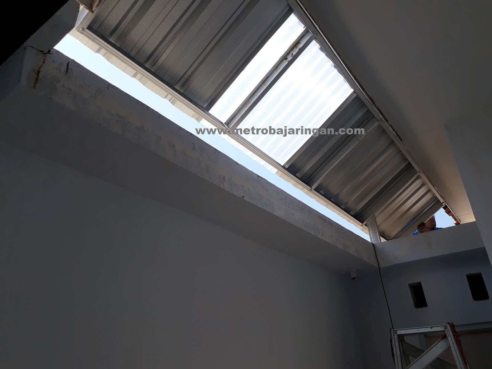 KANOPI YANG COCOK UNTUK TERAS BELAKANG RUMAH METRO TRUSS ALUMINIUM