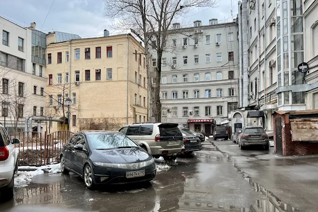 Банковский переулок, Мясницкая улица, дворы