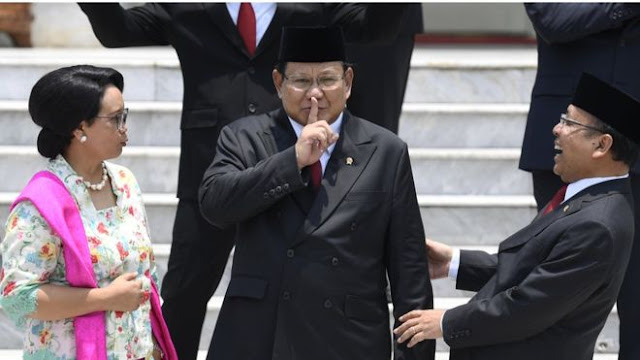 Jokowi angkat Prabowo jadi Menhan: Dari musuh ke koalisi, langkah yang menjadi 'hari gelap' HAM dan 'turunkan' nilai demokrasi