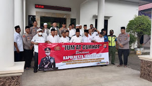 Kapolresta Tangerang adakan giat Jum'at curhat di desa talaga.