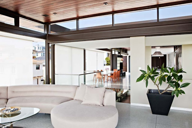 White living room in the Modern Contemporary Ettley House