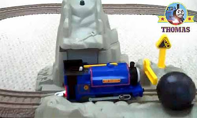 Fisher Price Sodor Thomas train Blue Mountain Mystery toy railway set TrackMaster Runaway Boulders