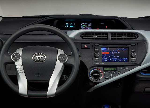 2012_Toyota-Prius_C_Dashboard