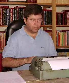 ROBERTO FORTES, historiador e jornalista, é licenciado em Letras sócio do Instituto Histórico e Geográfico de São Paulo.  E-mail: robertofortes@uol.com.br