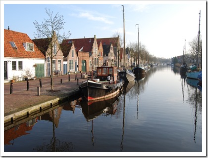 Daar is heelwat historiese geboue as mens langs die kanale, waarvan daar 