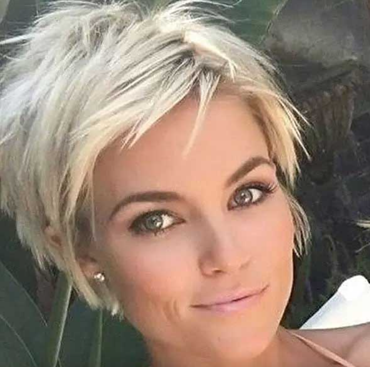 short messy hairstyles for gray hair