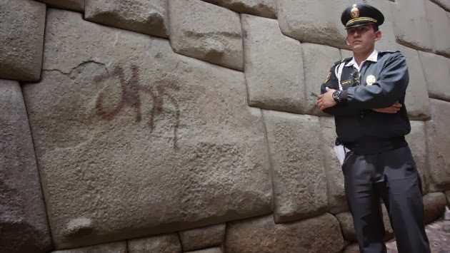 Cusco: Vándalos pintarrajearon la Piedra de los Doce Ángulos