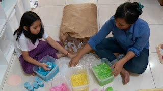Naya, Enterpreneur Cilik Sukses Jualan Mainan Slime