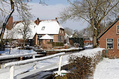 Can you imagine a village with no roads? There is such a place in the Netherlands called Giethoorn (pronounced 'geethorn'). There are no roads and cars have to remain outside the village. The only access to the stunningly lovely houses in Giethoorn is by water, or on foot over tiny individual wooden bridges.