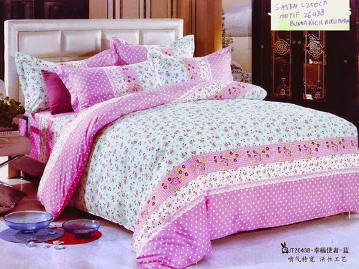 Sprei Motif Bunga Kecil Biru Muda