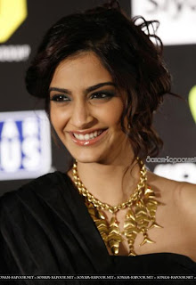 Indian Actress Sonam Kapoor Hairstyle Picture Gallery