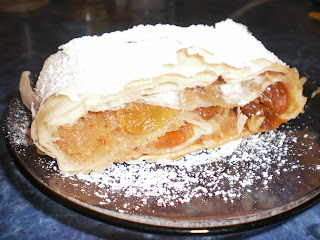 Articole culinare : Strudel cu mere (Apfelstrudel)