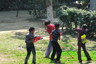 Posted by vibha Malhotra: Holi is a very good excuse for children to get dirty and drenched and not get scolded for it and is also a great opportunity for adults to revisit their childhoods. This holi was a racquet in our locality. See for yourself.: Give Up! You are Surrounded.