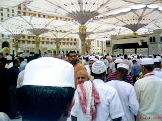 gambar payung gergasi canggih di Masjid Nabawi di Madinah. gambar Masjid Nabawi di Madinah.