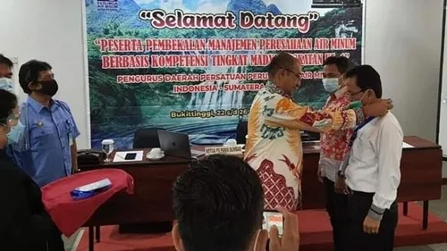 Ketua PD Perpamsi Sumbar Buka Diklat Pembekalan Manajemen Perusahaan Air Minum Tingkat Madya Angkatan I Tahun 2021