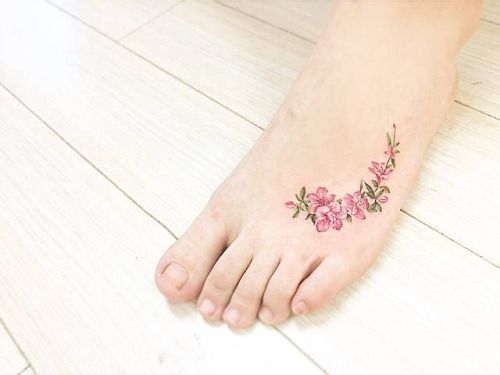 tatuagens femininas para os pés