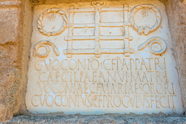Imagen de Placa del Mausoleo de los Voconios