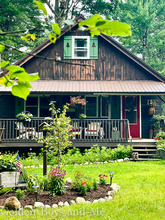 Cabin in the Adirondack Mountains - www.goldenboysandme.com