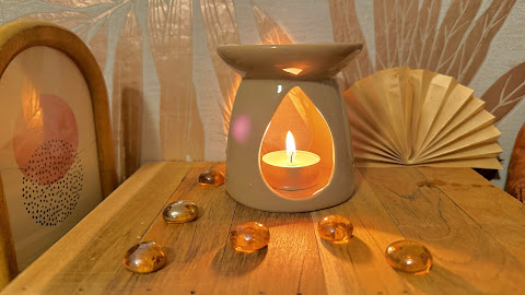 Kominki Aromaterapeutyczne: Jak Stosować Olejki Eteryczne, by Się Zrelaksować (+ PDF!)