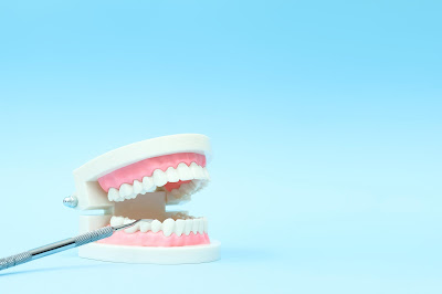 Odbudowa usuniętych zębów u Dentysty