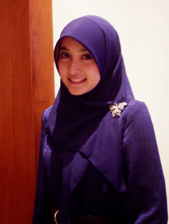 Gambar Mewarnai Wanita  Berjilbab  Wartisen