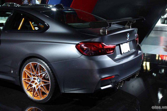 Xe BMW M4 GTS 2016 ra mắt giá 134.200 USD