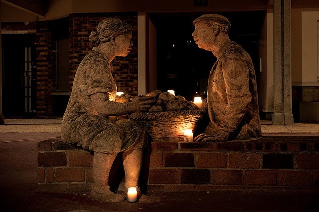 Evry Daily Photo - Statue des deux vieux de Mondineu