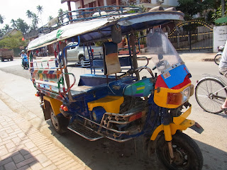 Lao tuk tuk