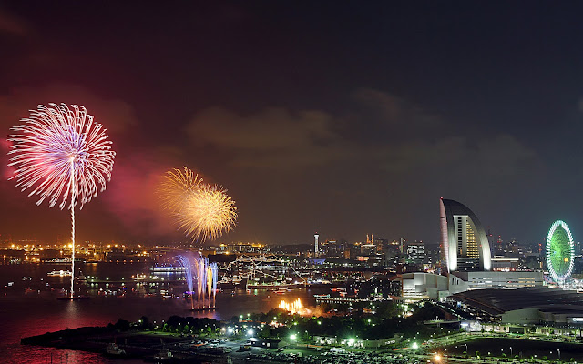 Fuegos Artificiales en la Ciudad de Yokohama capital de Kanagawa en Japón