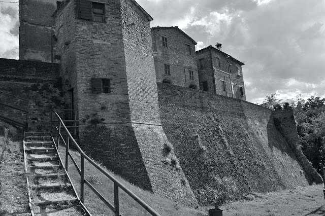 MURA CASTELLO DI LORETELLO