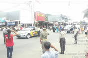 Unik.. Peringatan Detik-detik HUT RI digelar di Jalan Raya Loteng