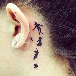 tatuaje oreja peterpan