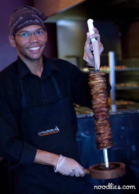 churras rodizio waiter