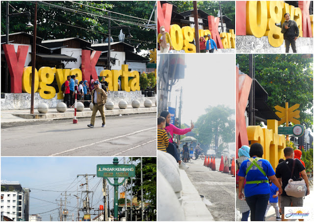 Foto Patung Bertuliskan YogyaKarta di sekitar Jalan Malioboro