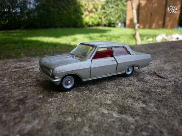 Dinky Toys Opel Rekord 542 Made in France