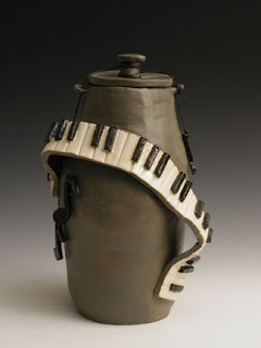 Piano, keyboard, urn