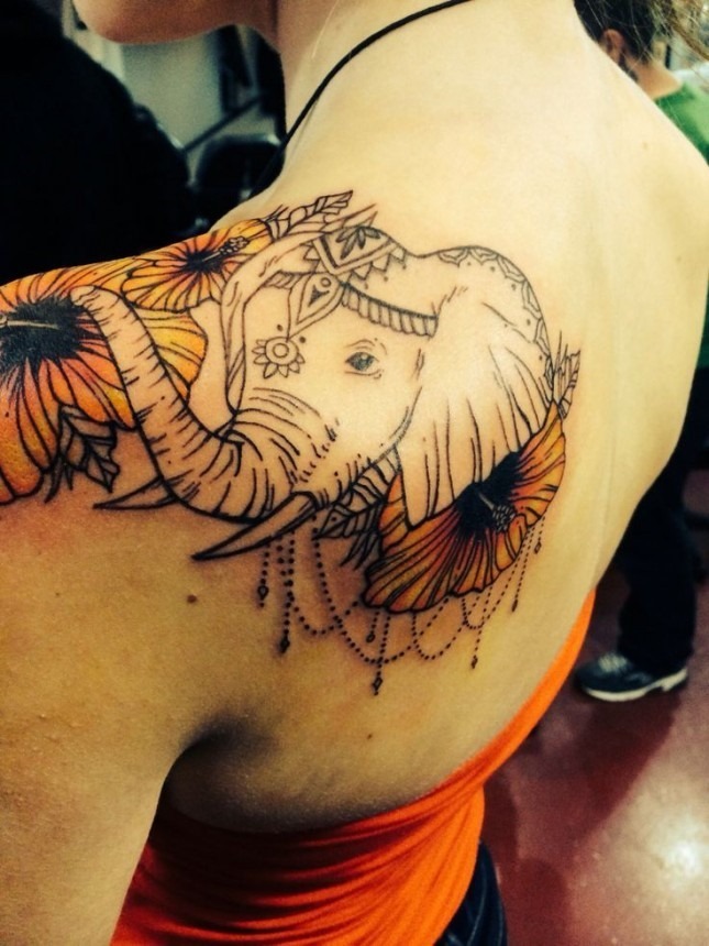 o_elefante_e_a_tatuagem_de_girassol