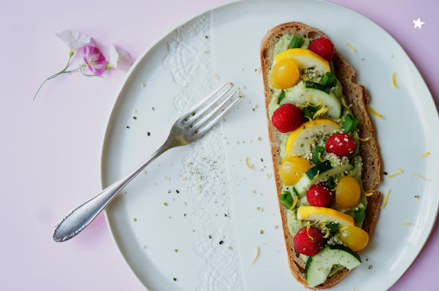 tartine retour du marché vegan avocat fruits estival céramique