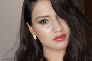 Wanita wajah cantik alami