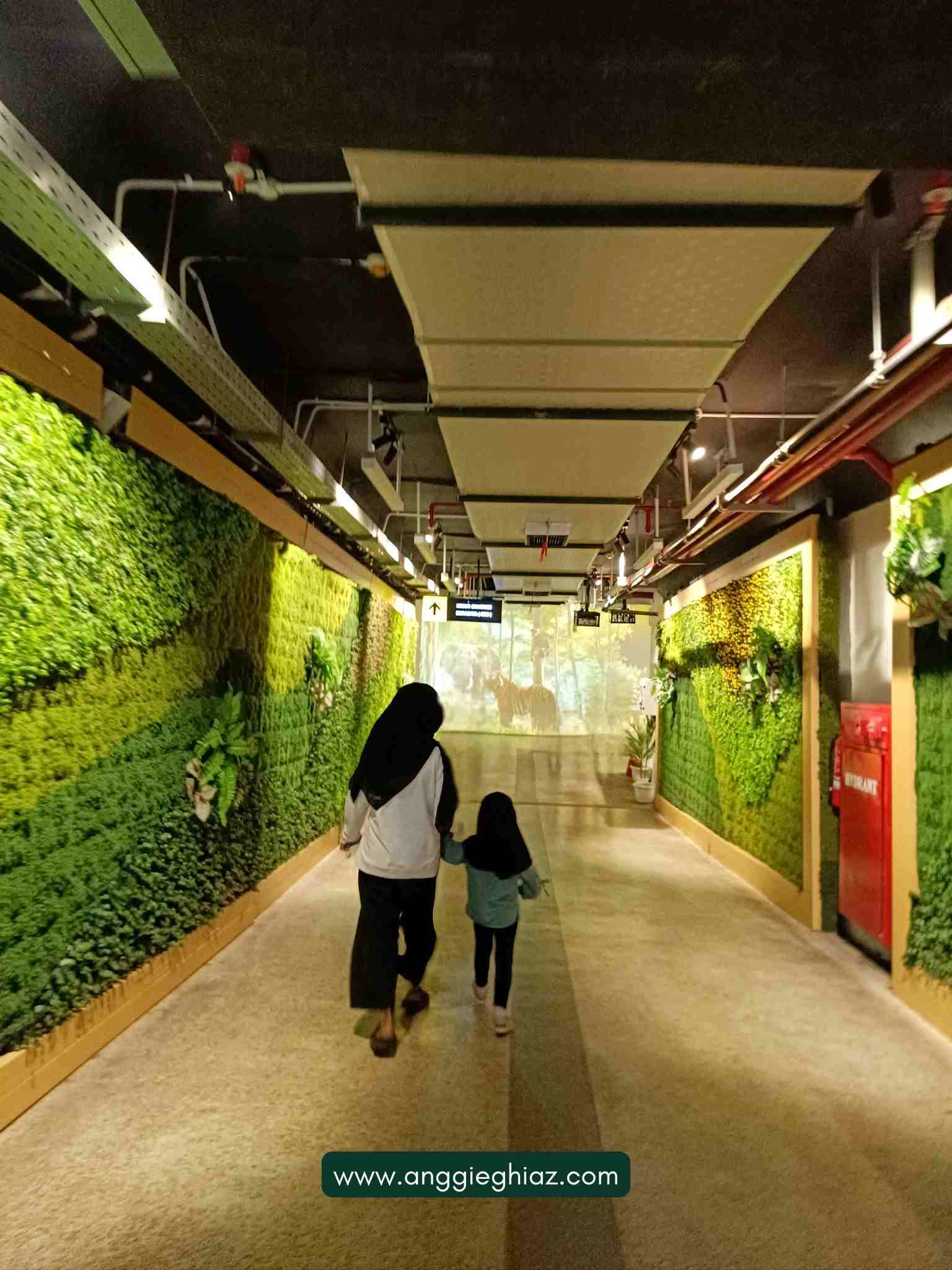 Immersive Glow di Tunnel Joyoboyo