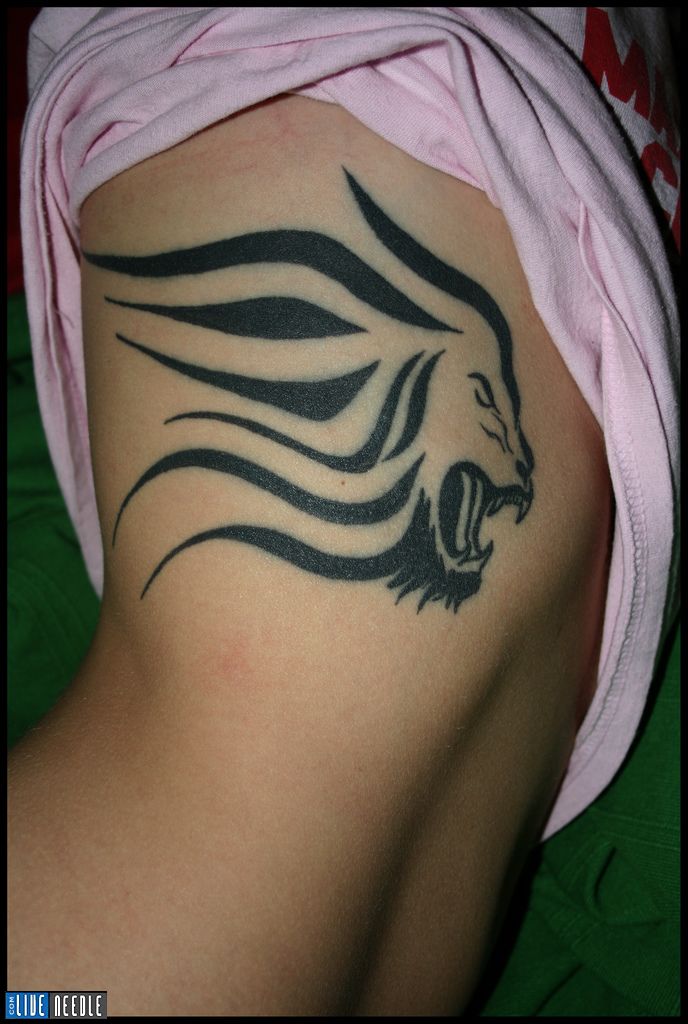 It is a good idea to get tribal bear tattoo on the shoulder to make a
