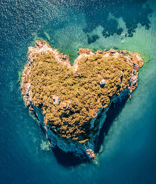 isola italiana a forma di cuore