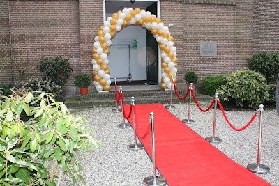 Ballonnenboog in combinatie met een rode loper