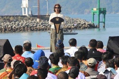 Tak Hanya Resmikan KJA offshore, KKP Juga Serahkan Bantuan Bagi Nelayan di Pangandaran