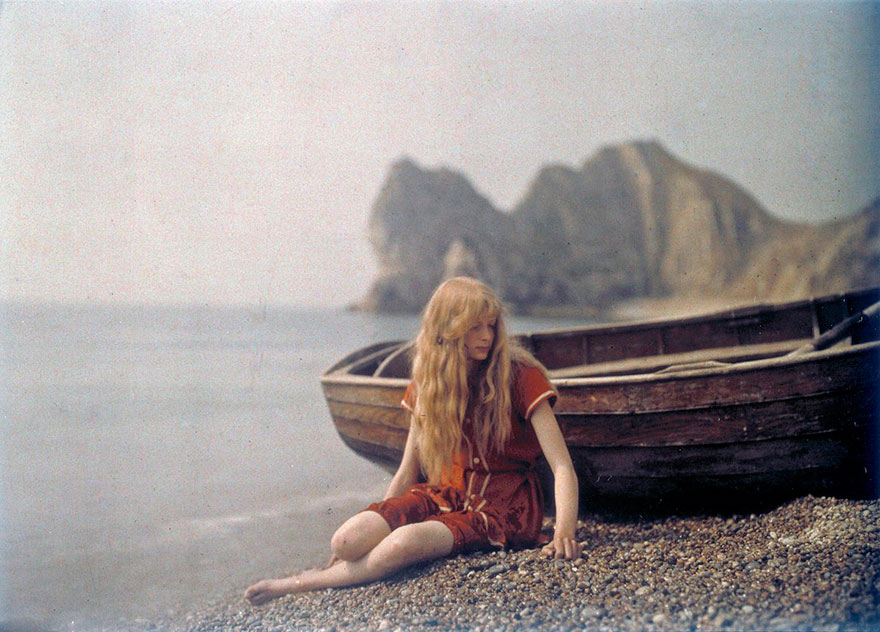 40 Old Color Pictures Show Our World A Century Ago - Christina In Red, 1913